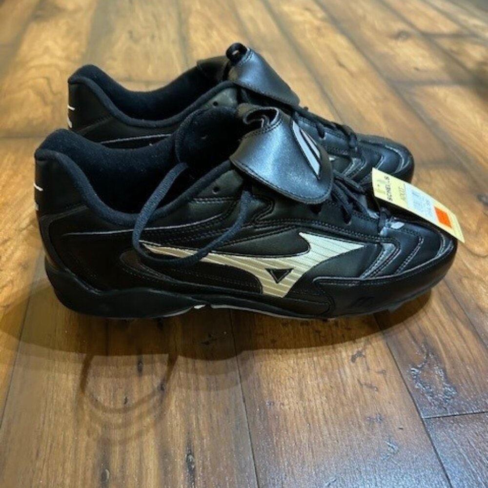 Mizuno baseball/softball cleats - size 12.5 (Brand new, never worn) *SOLD*